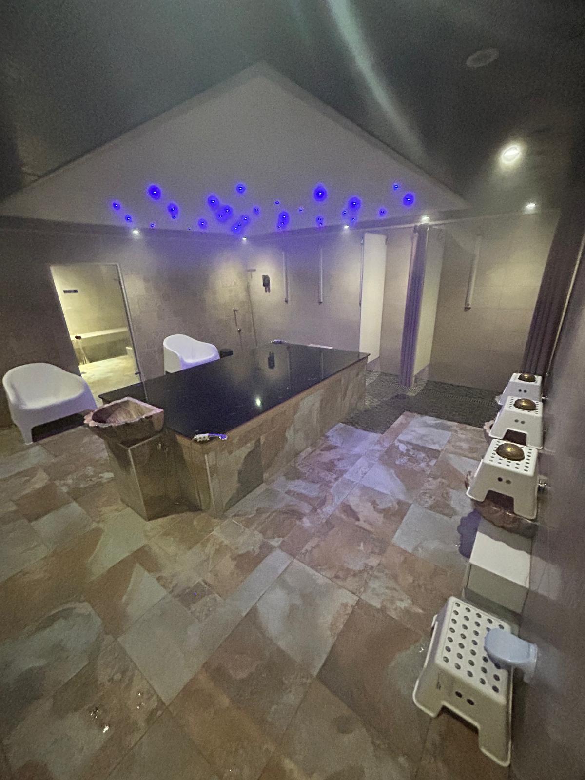 Hammam Lille — bancs et vapeur du hammam traditionnel